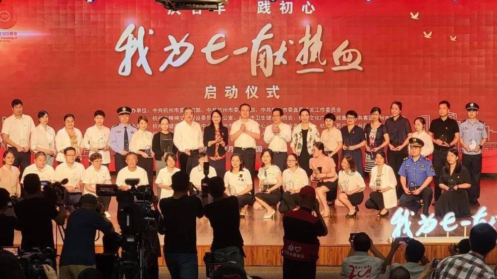 奥利维亚收养猫