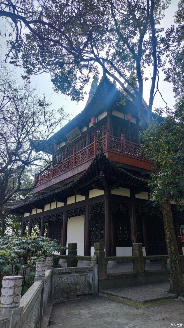 去年全省金融对经济支持持续增强 2023年末全省金融机构各项贷款余额27490亿元 同比增长8.3%